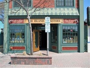 215 E Central Ave, Mackinaw City, MI à louer - Photo de l’immeuble – Image 2 sur 24