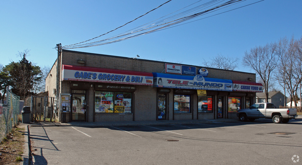 1784 5th Ave, Bay Shore, NY à louer - Photo principale – Image 3 sur 4