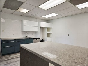 1680-1690 Woodward Dr, Ottawa, ON à louer Photo de l’immeuble– Image 1 sur 1