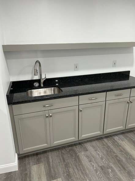 33 Main St, Albion, RI à louer - Photo de l’immeuble – Image 2 sur 7