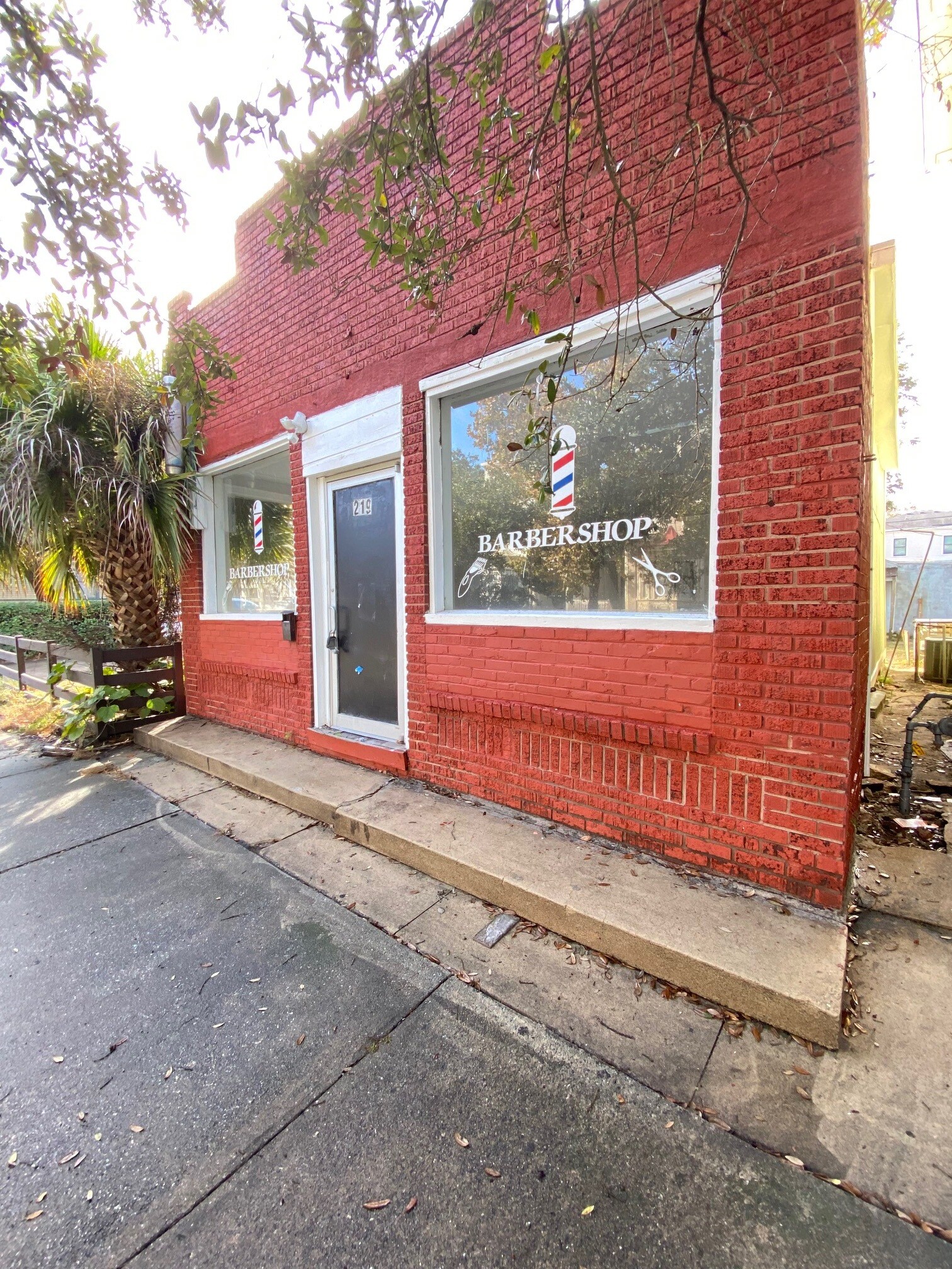 219 E Henry St, Savannah, GA à louer Photo de l’immeuble– Image 1 sur 4