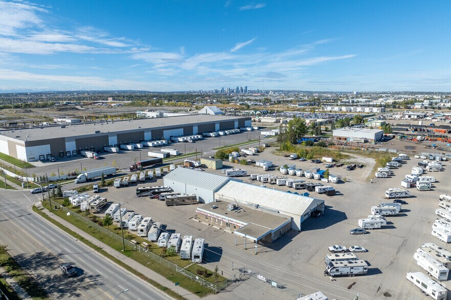 9016 40th St SE, Calgary, AB à louer - Aérien – Image 2 sur 2