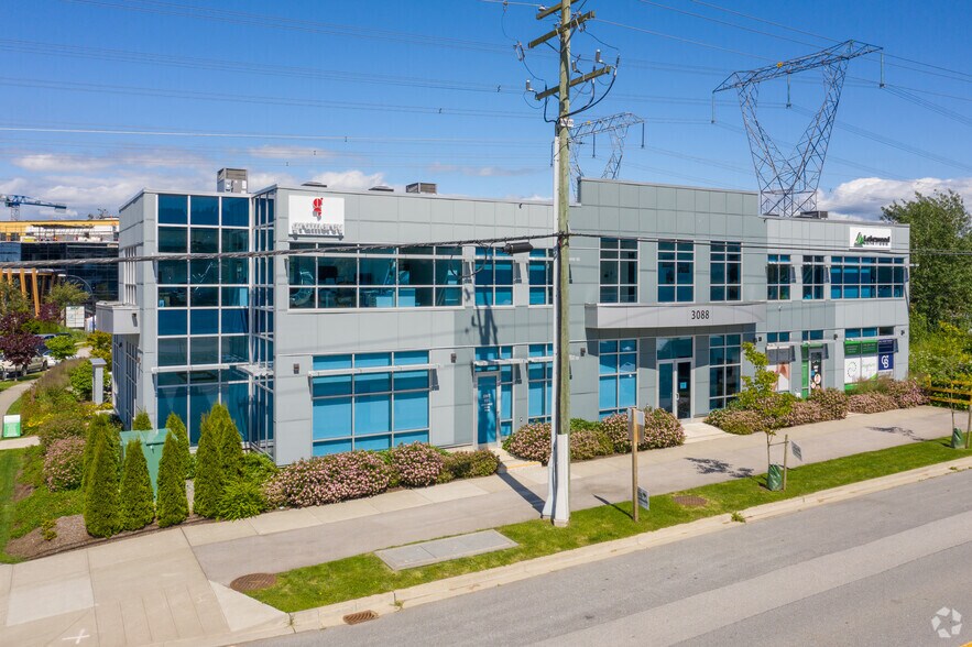 3080 Croydon Dr, Surrey, BC à louer - Photo de l’immeuble – Image 1 sur 4