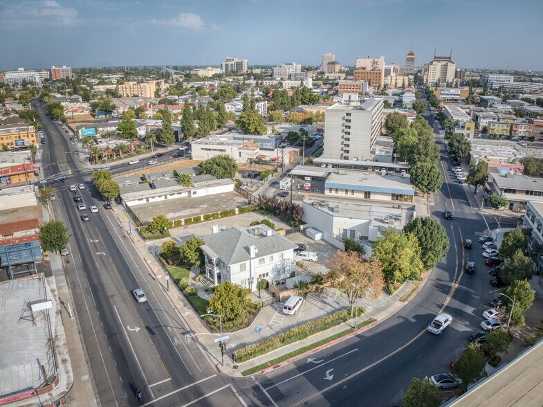 Wildrose Historic Landmark + Parking Lot portefeuille de 2 biens à vendre sur LoopNet.fr - Photo de l’immeuble – Image 3 sur 18