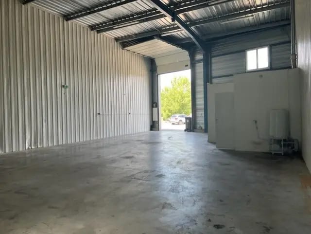 Local d’activités dans Chasse-sur-Rhône à louer - Photo intérieure – Image 2 sur 4