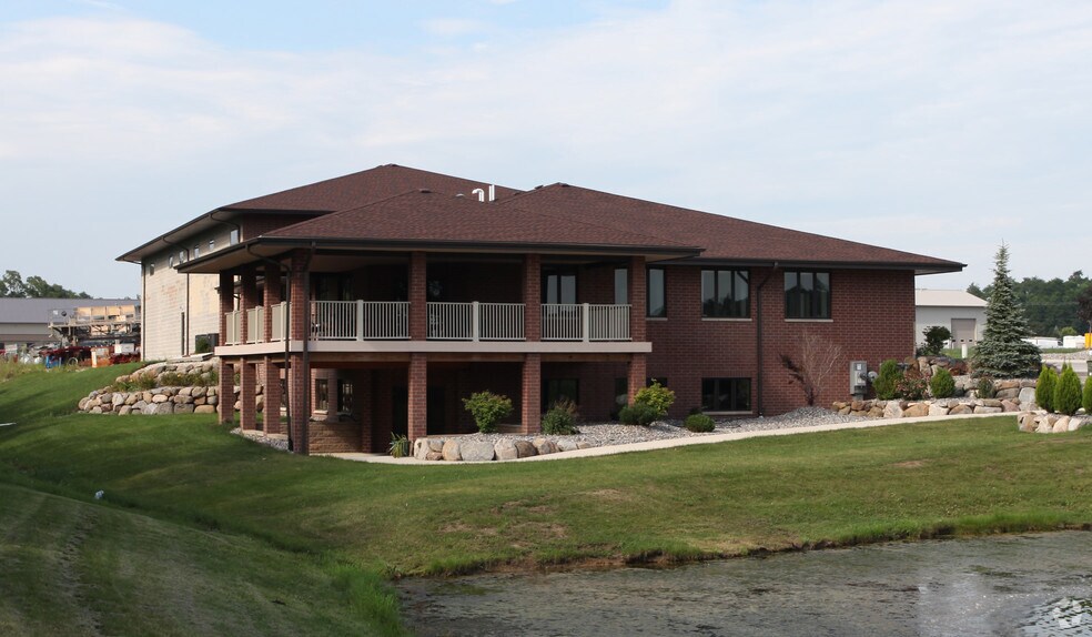 4330 Conifer Ct, Union Grove, WI à vendre - Photo de l’immeuble – Image 3 sur 12