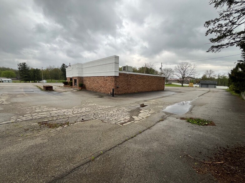 1306 Memorial Blvd, Connellsville, PA à louer - Photo de l’immeuble – Image 3 sur 11