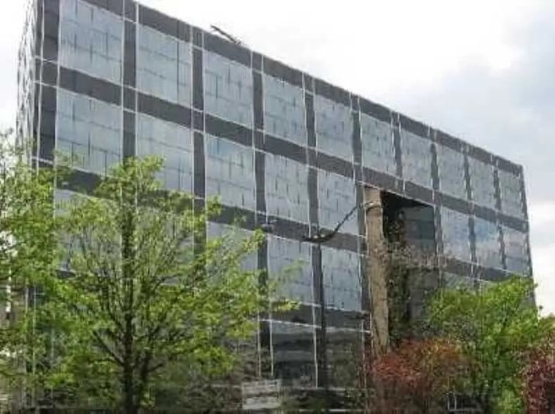 104 Avenue Albert 1Er, Rueil-Malmaison à louer - Photo de l’immeuble – Image 2 sur 8
