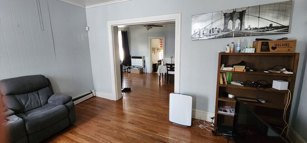 4616 Tonnelle Ave, North Bergen, NJ à vendre - Photo intérieure – Image 3 sur 12