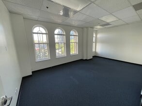 233 A St, San Diego, CA à vendre Photo intérieure– Image 2 sur 3