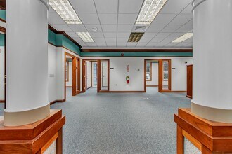 11 Mile Hill Rd, Newtown, CT à louer Photo intérieure– Image 2 sur 26