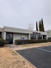 123 W Antrim Dr, Greenville, SC à vendre Photo de l’immeuble– Image 2 sur 2