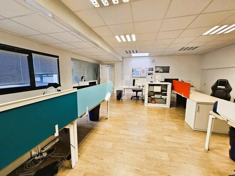 Bureau dans Évry-Courcouronnes à louer - Photo de l’immeuble – Image 3 sur 11