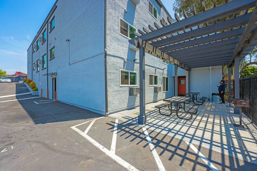 4999 Sterling Ct, San Diego, CA à vendre - Photo de l’immeuble – Image 3 sur 17