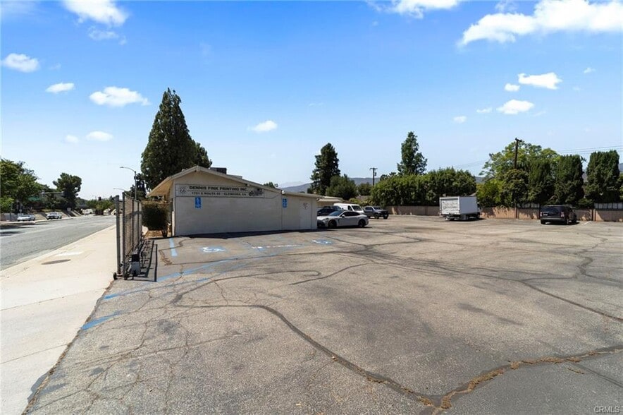 1749 E Route 66, Glendora, CA à vendre - Photo de l’immeuble – Image 2 sur 16