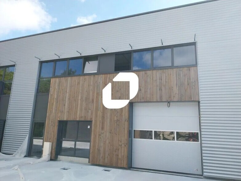 Industriel/Logistique dans Treillières à vendre - Photo de l’immeuble – Image 3 sur 6