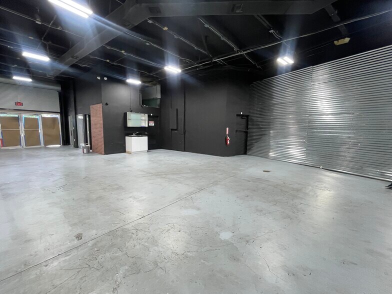 18315 W Dixie Hwy, Miami, FL à louer - Photo de l’immeuble – Image 2 sur 12