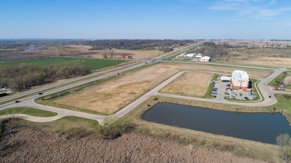 2591 Wild Rose Circle South, Clinton, IA à vendre - Photo de l’immeuble – Image 2 sur 15