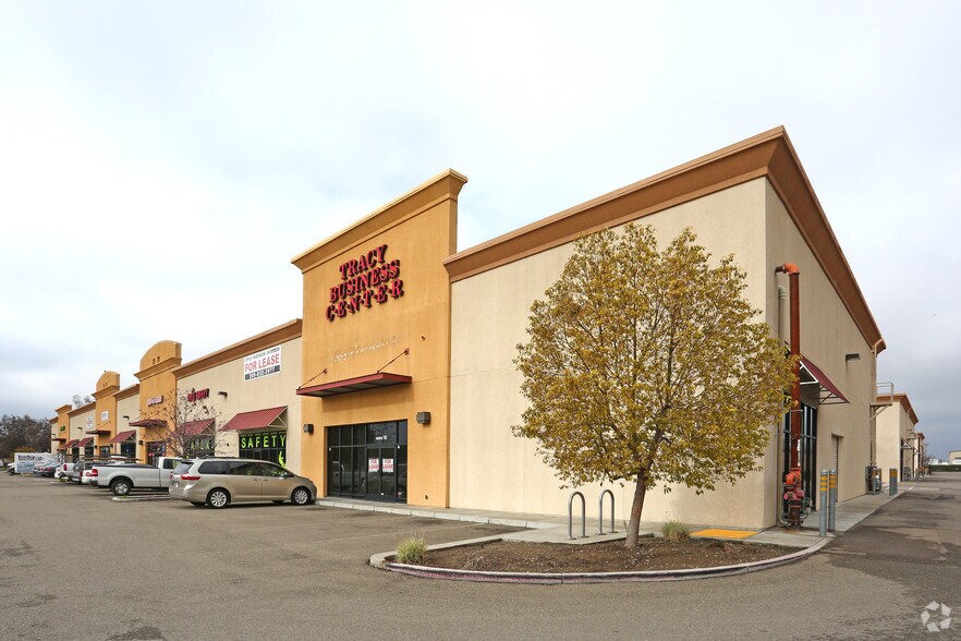 470 W Larch Rd, Tracy, CA à vendre - Photo de l’immeuble – Image 2 sur 28
