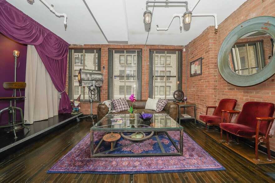 247 W 36th St, New York, NY à louer - Photo de l’immeuble – Image 1 sur 7