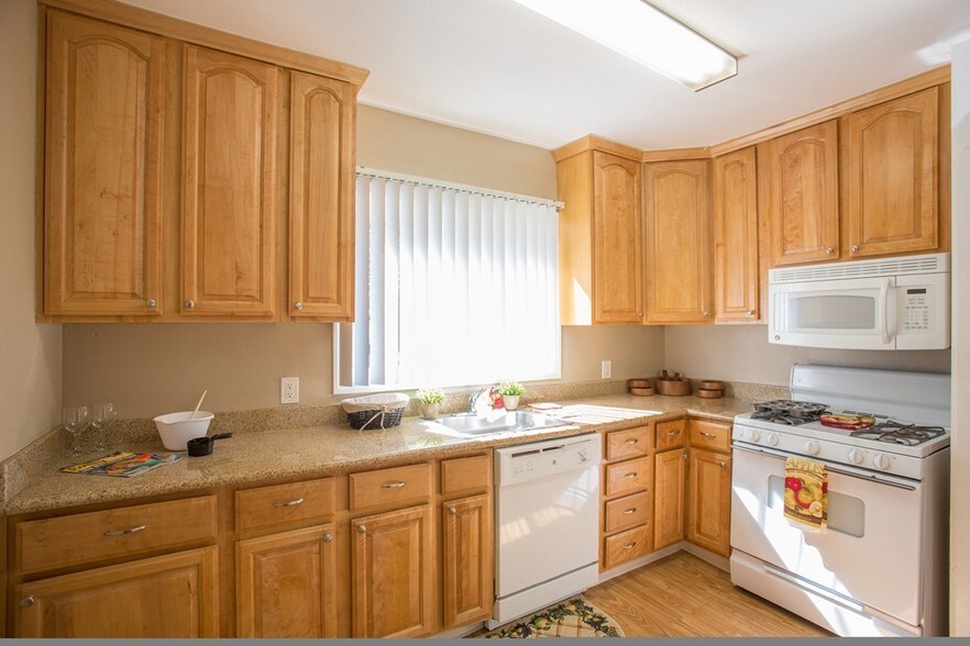 1854 W Bayshore Rd, East Palo Alto, CA à vendre - Photo de l’immeuble – Image 2 sur 16