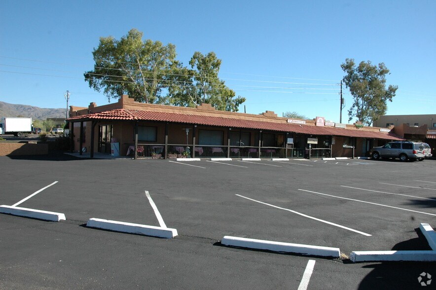 7171 E Cave Creek Rd, Carefree, AZ à louer - Photo de l’immeuble – Image 1 sur 4