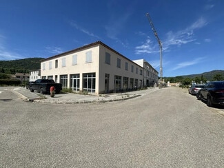Plus de détails pour 6 Rue Du Courrier Du Sud, La Môle - Local commercial à louer