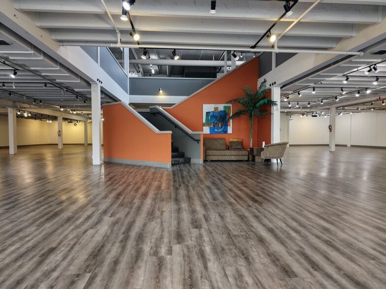 16705 Southcenter Pky, Tukwila, WA à vendre - Photo intérieure – Image 2 sur 17