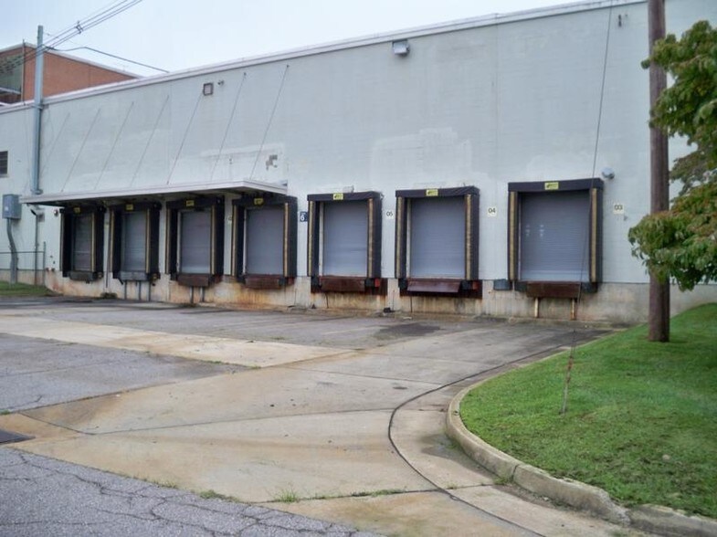 302 Franklin St, Martinsville, VA à louer - Photo de l’immeuble – Image 2 sur 9