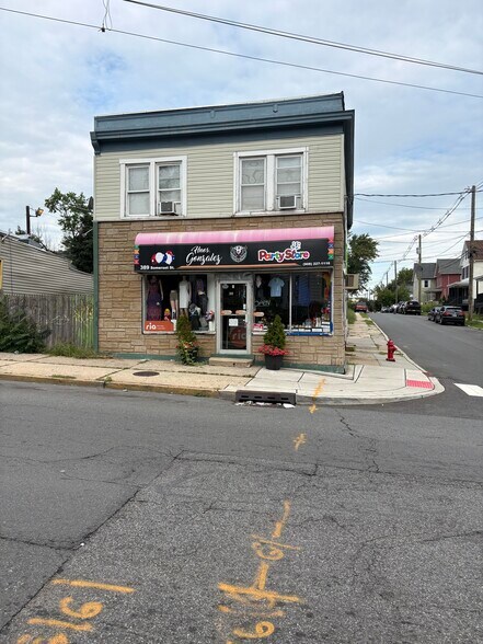 389 Somerset St, Somerset, NJ à louer - Photo de l’immeuble – Image 2 sur 6