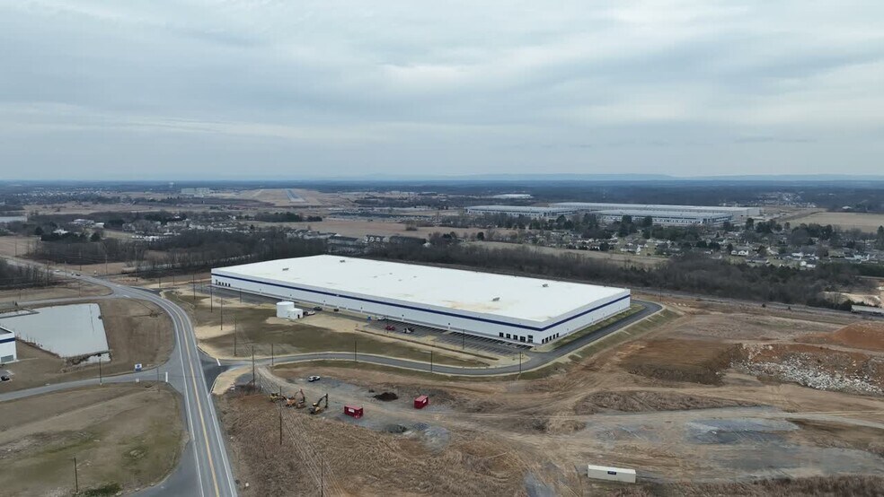 0 Development Dr, Martinsburg, WV à louer - Vidéo aérienne – Image 2 sur 17