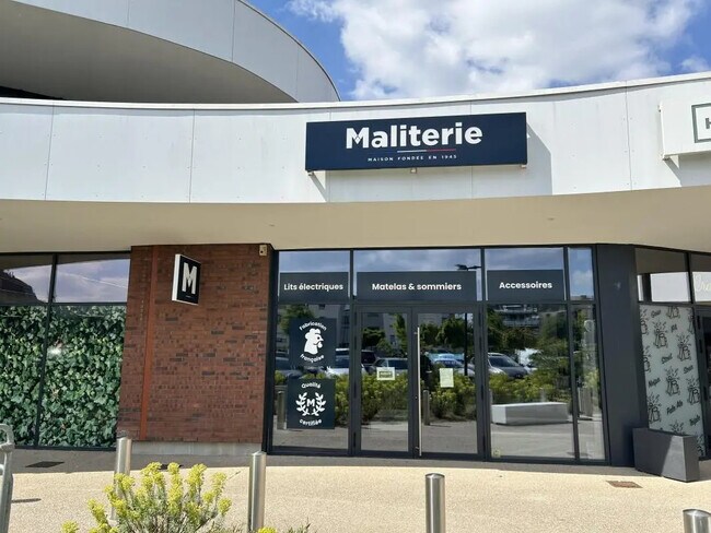 Plus de détails pour Local commercial à louer