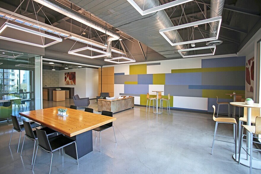 65 Enterprise, Aliso Viejo, CA à louer - Photo de l’immeuble – Image 3 sur 6