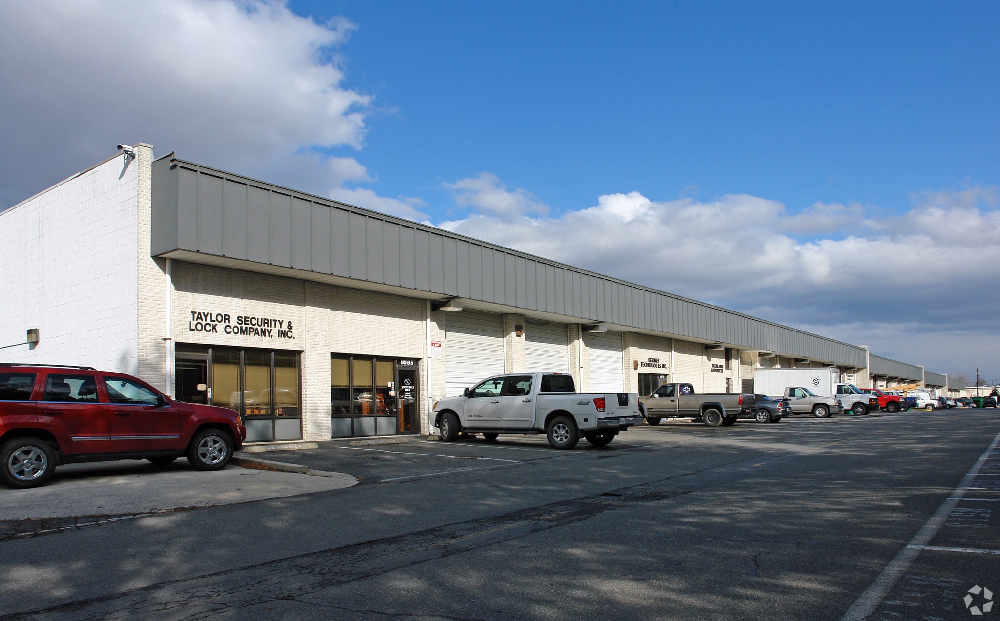 8501-8585 Atlas Dr, Gaithersburg, MD à louer Photo principale– Image 1 sur 21