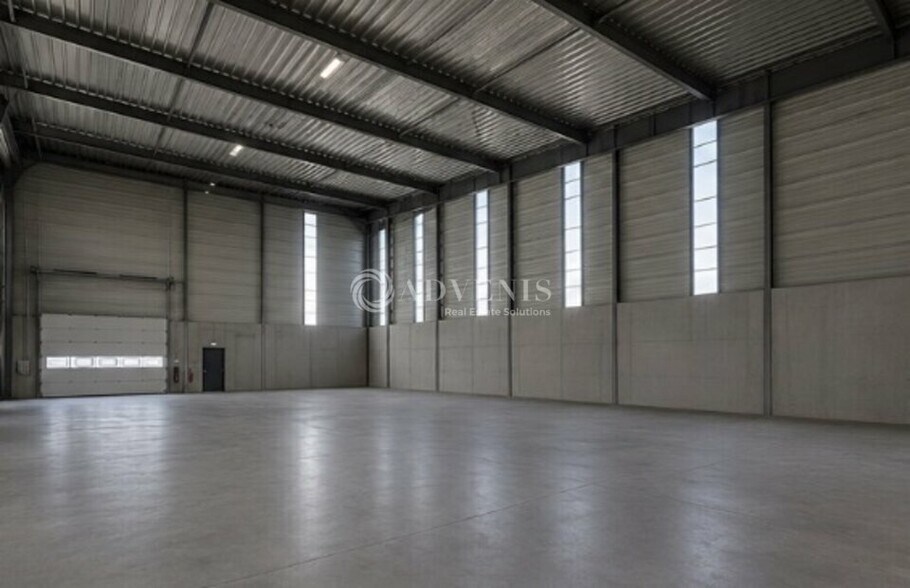 Local d'activités dans Bailly Romainvilliers à vendre - Photo de l’immeuble – Image 1 sur 7