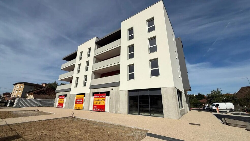 Local commercial dans Péronnas à vendre - Photo de l’immeuble – Image 3 sur 5