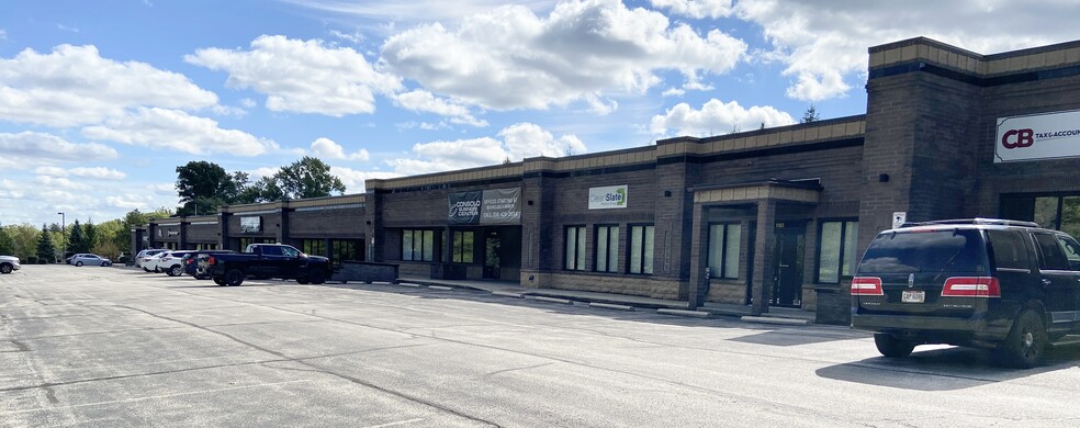 1213-1385 Rockside Rd, Parma, OH à louer - Photo de l’immeuble – Image 1 sur 5