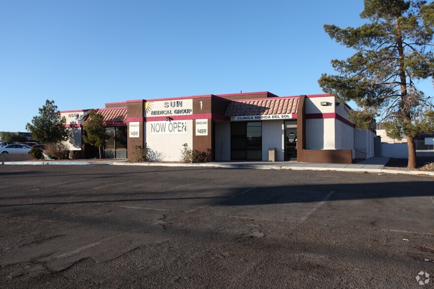 4550 E Charleston Blvd, Las Vegas, NV à vendre - Photo de l’immeuble – Image 3 sur 8