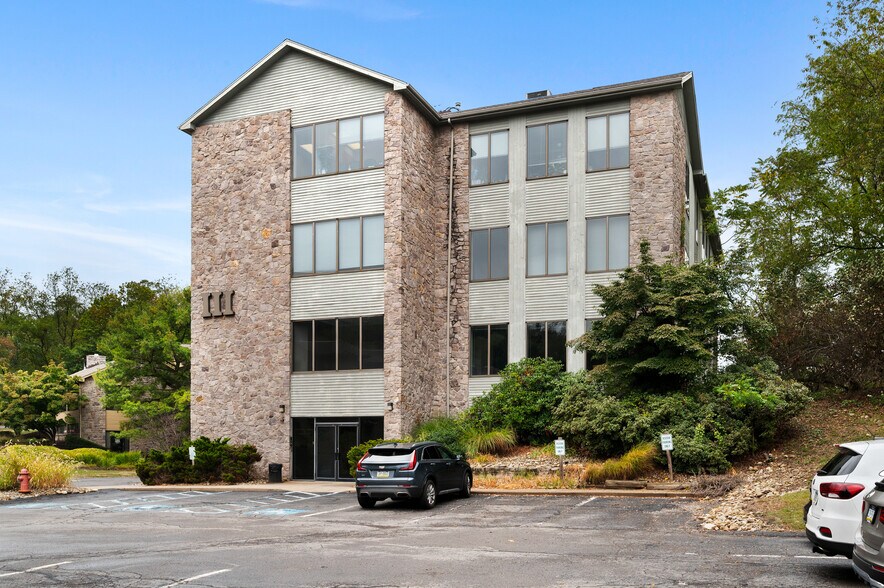 105 Bradford Rd, Wexford, PA à louer - Photo de l’immeuble – Image 3 sur 34