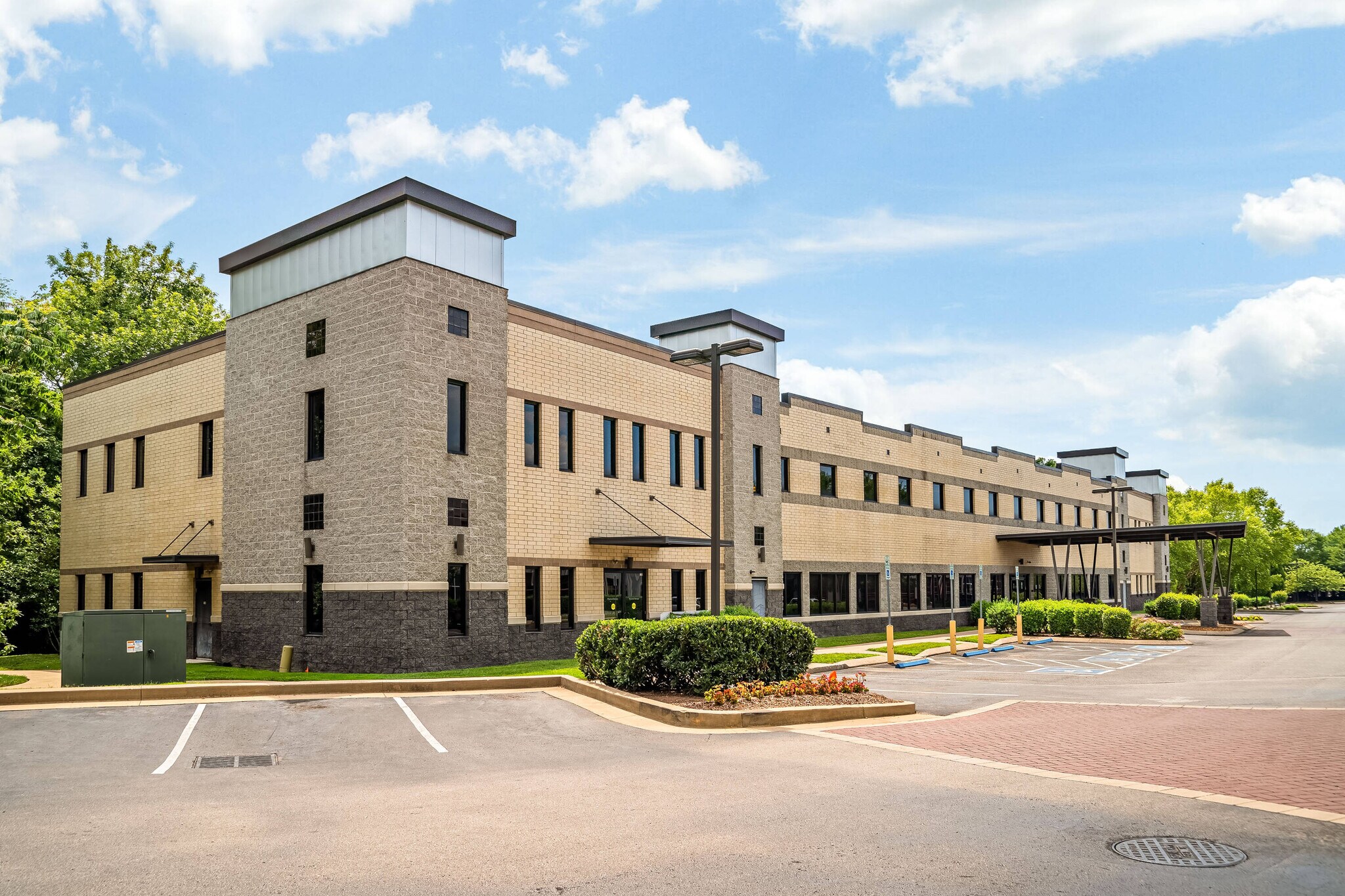 7105 S Springs Dr, Franklin, TN à louer Photo de l’immeuble– Image 1 sur 10