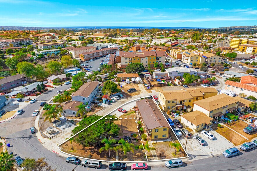 2220 Dunlop St, San Diego, CA à vendre - Photo de l’immeuble – Image 3 sur 7
