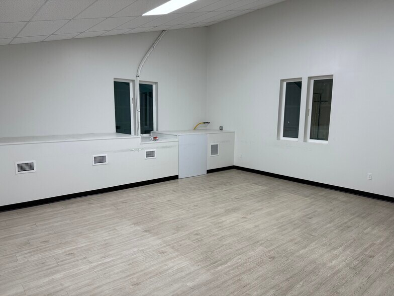 250 Commercial Ct, Medford, OR à louer - Photo de l’immeuble – Image 3 sur 8
