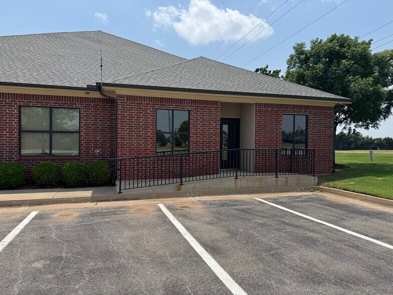 9212 N Kelley Ave, Oklahoma City, OK à louer - Photo de l’immeuble – Image 2 sur 12