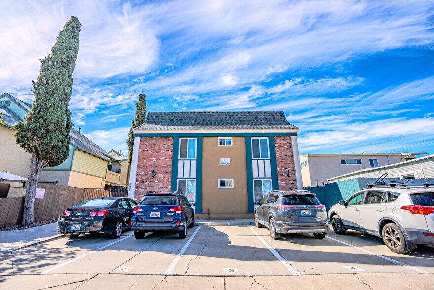 4582 Bancroft St, San Diego, CA à vendre - Photo de l’immeuble – Image 3 sur 17