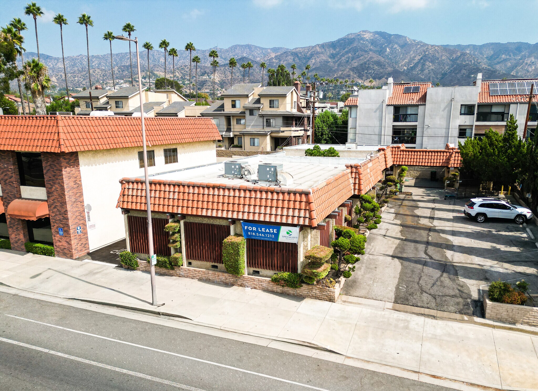 1911 W Glenoaks Blvd, Glendale, CA à louer Photo de l’immeuble– Image 1 sur 11