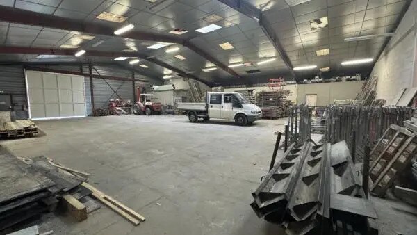 Plus de détails pour Local d'activités à louer