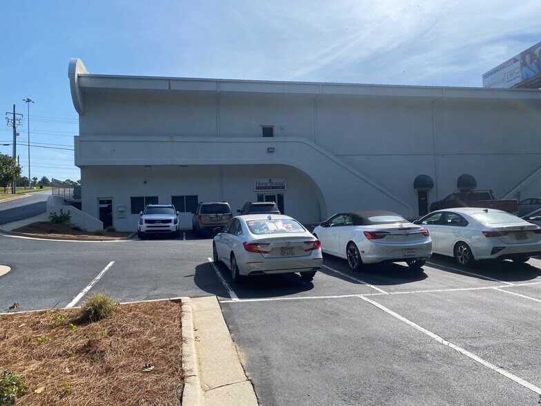 2940 Riverside Dr, Macon-Bibb, GA à louer - Photo de l’immeuble – Image 3 sur 7