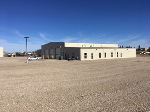 602 Elm St, Tioga, ND à louer Photo de l’immeuble– Image 1 sur 12