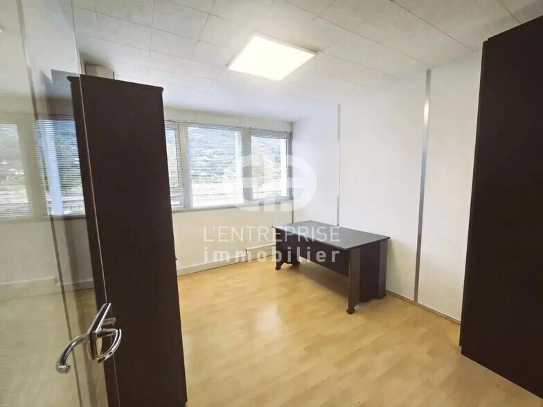 Bureau dans Carros à louer - Photo intérieure – Image 2 sur 7