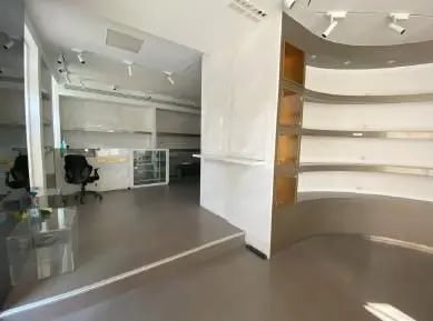 Local commercial dans Paris à louer - Photo intérieure – Image 2 sur 5